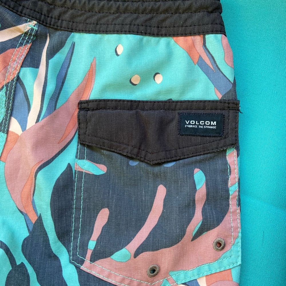 Volcom board shorts - Picture 5 of 5